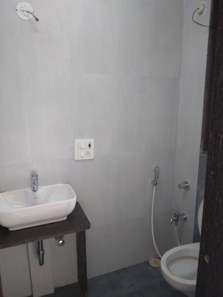 Attached Bathroom, vini-towers 2 Bedroom 830 Sq.Ft. Apartment In Malad West Mumbai 10014394