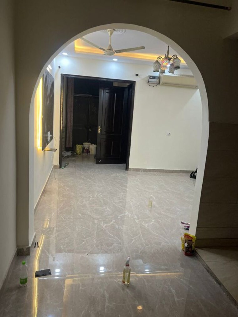 Bathroom, green park extension 3 Bedroom 200 Sq.Yd. Apartment In Green Park Extension Delhi 10020947