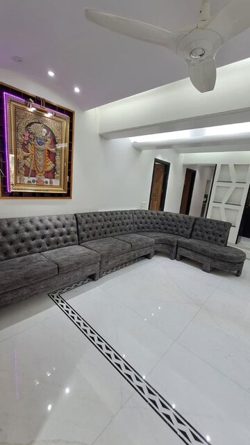 Bedroom in 3 BHK Apartment at Heritage View Vile Parle, Vile Parle West – for Rent