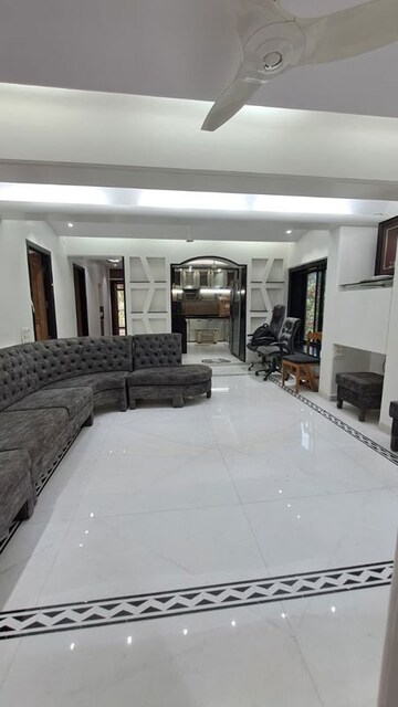 Living Room in 3 BHK Apartment at Heritage View Vile Parle, Vile Parle West – for Rent