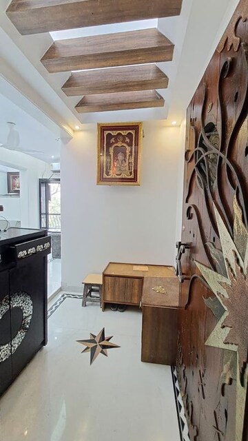 Living Room in 3 BHK Apartment at Heritage View Vile Parle, Vile Parle West – for Rent