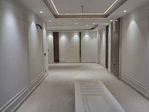 Building Lobby in 3 BHK Builder Floor at Cancon Enclave, Sector 4 – for Rent