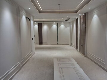 Building Lobby in 3 BHK Builder Floor at Cancon Enclave, Sector 4 – for Rent