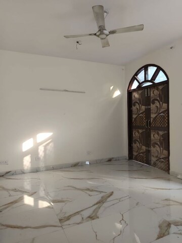 Room in 3 BHK Builder Floor at Malviya Nagar – for Rent