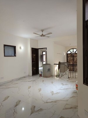Room in 3 BHK Builder Floor at Malviya Nagar – for Rent