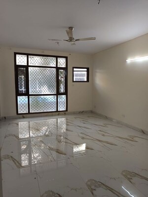 Room in 3 BHK Builder Floor at Malviya Nagar – for Rent