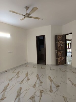 Room in 3 BHK Builder Floor at Malviya Nagar – for Rent