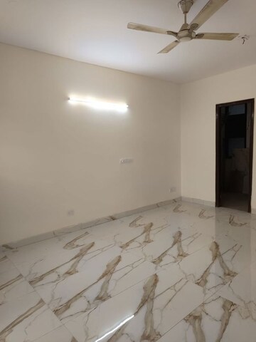 Room in 3 BHK Builder Floor at Malviya Nagar – for Rent