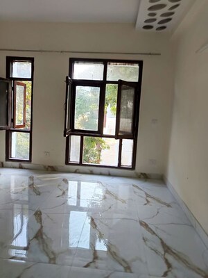 Room in 3 BHK Builder Floor at Malviya Nagar – for Rent