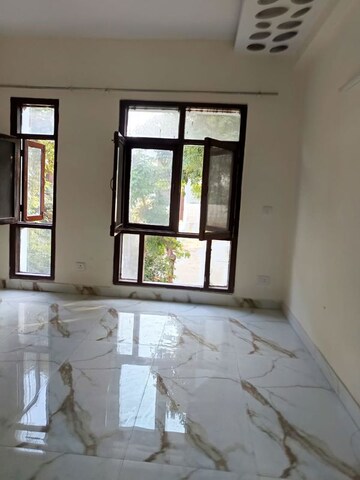Room in 3 BHK Builder Floor at Malviya Nagar – for Rent