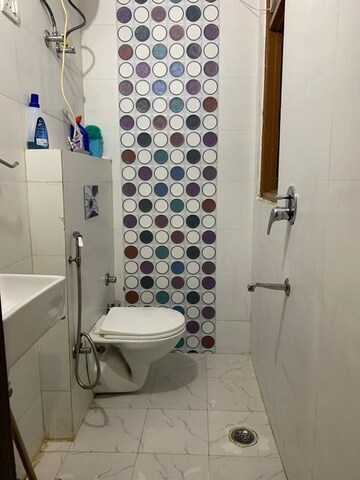 Master Bedroom in 1 RK Apartment at Amar Colony – for Rent