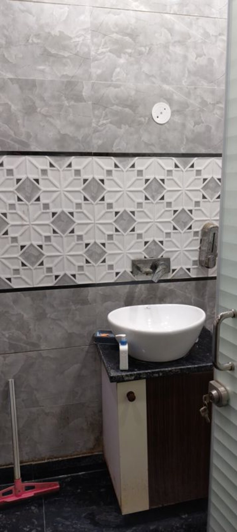Bathroom, shyam nagar 3.5 Bedroom 125 Sq.Yd. Builder Floor In Shyam Nagar Delhi 10021010