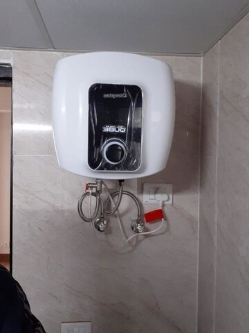 Furnished Amenities in 3 BHK Apartment at Mahagun Moderne, Sector 78 – for Rent