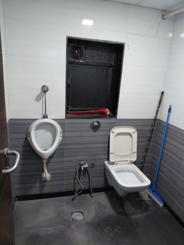 Bathroom, bsel-tech-park Commercial Office Space 1300 Sq.Ft. In Vashi Sector 30a Navi Mumbai 10021023