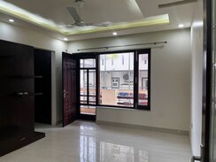 4 BHK + Servant Room Apartment For Sale in DLF The Crest