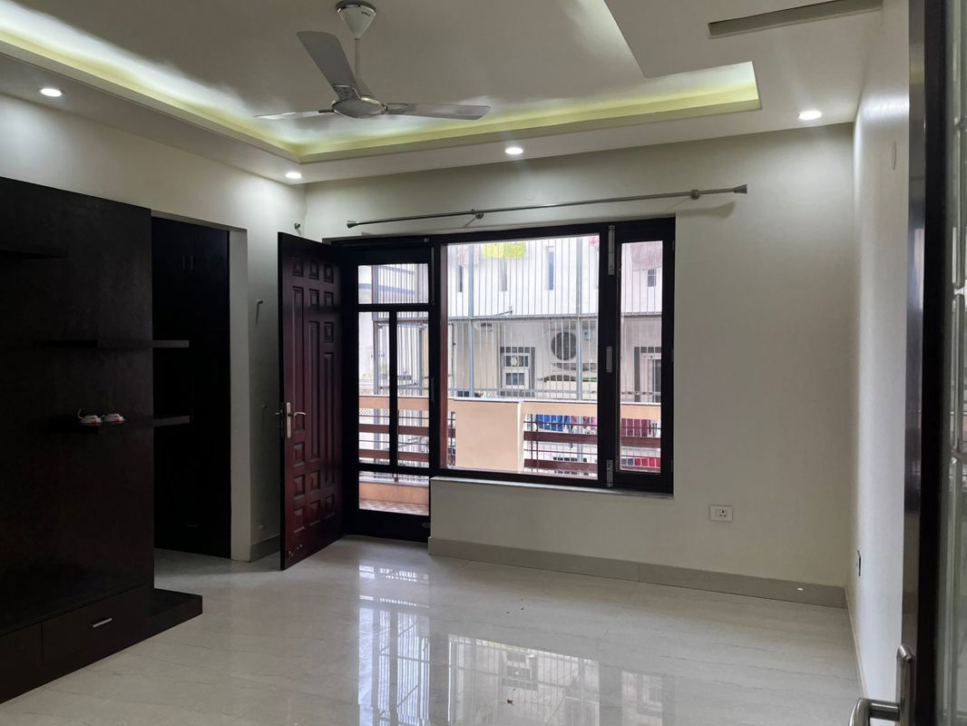 4 BHK + Servant Room Apartment For Sale in DLF The Crest