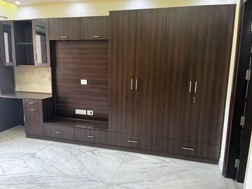 Room in 4 BHK Apartment at DLF The Crest, Sector 54 – for Sale