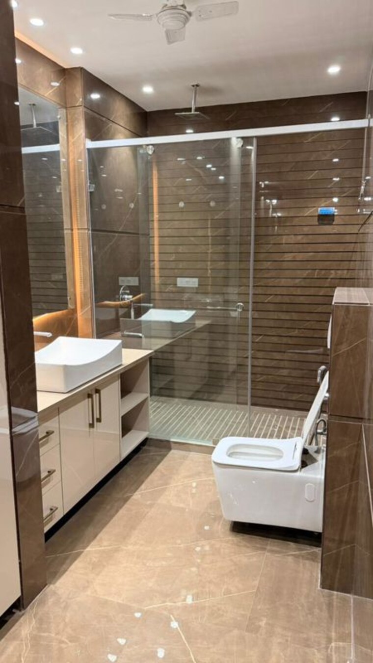 Attached Bathroom, dlf-the-crest 4 Bedroom 3116 Sq.Ft. Apartment In Sector 54 Gurgaon 10021032