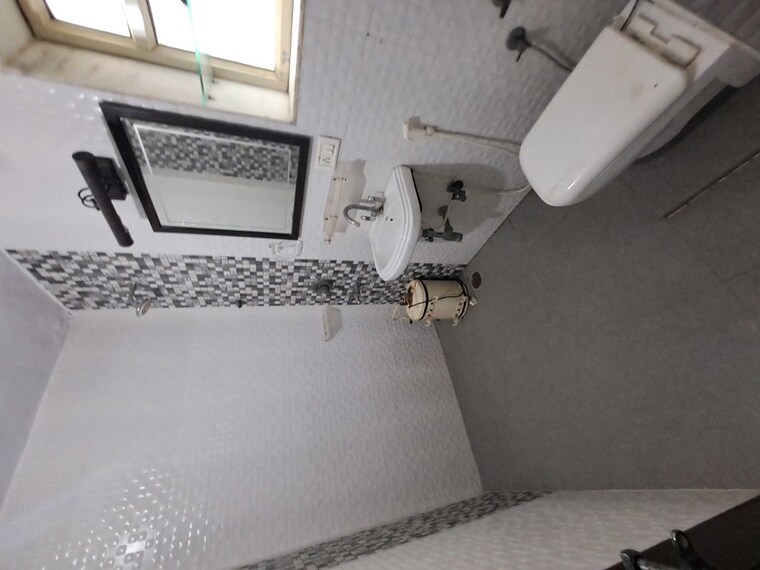 Bathroom, sector 7 dwarka 2.5 Bedroom 1350 Sq.Ft. Apartment In Sector 7 Dwarka Delhi 10021082