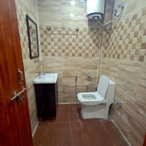 Bathroom in 1 BHK Builder Floor at Sector 39 – for Rent