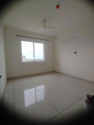 2 BHK Apartment For Rent in Prestige Lakeside Habitat, Varthur