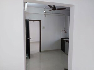 Room in 1 BHK Apartment at New Mahada Colony, Goregaon East – for Rent