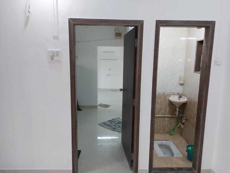 Bathroom, new-mahada-colony 1 Bedroom 427 Sq.Ft. Apartment In Goregaon East Mumbai 10021139