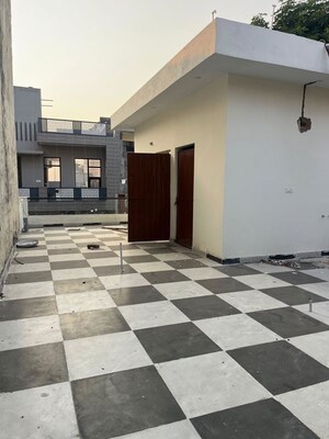 Room in 2 BHK Apartment at Highland Park Chandigarh, Bhabat – for Rent