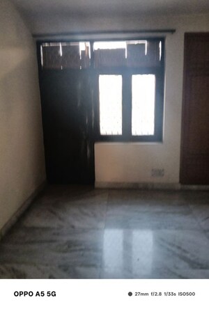 Room in 2 BHK Independent House at RWA Apartments, Sector 31 – for Rent