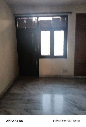 Room in 2 BHK Independent House at RWA Apartments, Sector 31 – for Rent