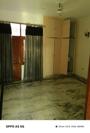 Room in 2 BHK Independent House at RWA Apartments Sector 39, Sector 39 – for Rent