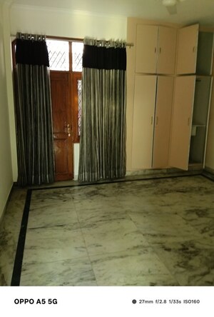 Room in 2 BHK Independent House at RWA Apartments Sector 39, Sector 39 – for Rent
