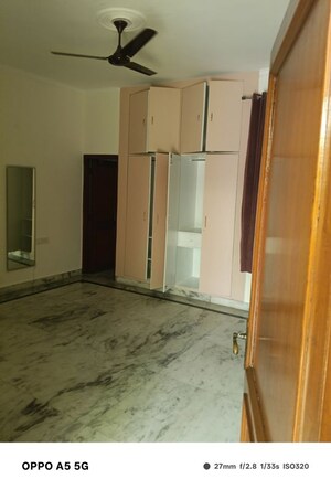 Room in 2 BHK Independent House at RWA Apartments Sector 39, Sector 39 – for Rent