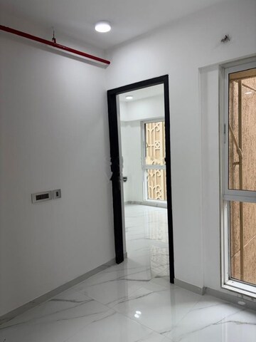 Room in 2 BHK Apartment at Nahar Amaryllis Towers and Plaza, Chandivali – for Rent