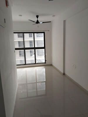 Room in 2 BHK Apartment at Nahar Amaryllis Towers and Plaza, Chandivali – for Rent