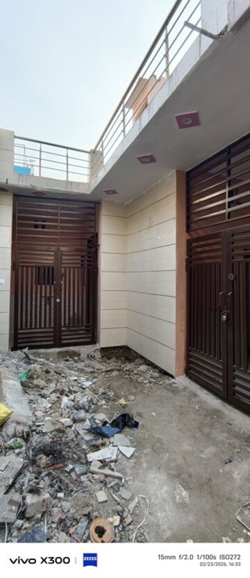 Room in 2 BHK Independent House at Sector 50 – for Sale
