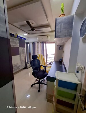 Team Area in 3 BHK Apartment at Kamala Shakti Enclave, Malad West – for Rent