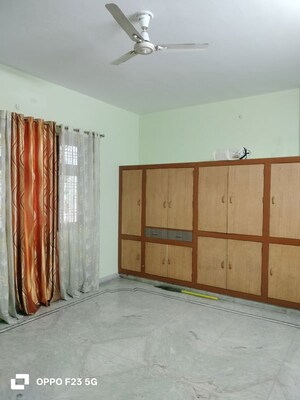 Room in 2 BHK Builder Floor at Gomti Nagar – for Rent