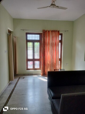 Living Room in 2 BHK Builder Floor at Gomti Nagar – for Rent