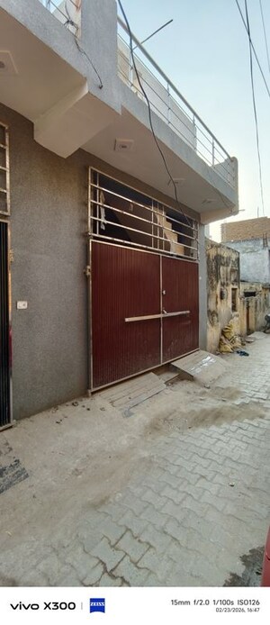 Room in 2 BHK Independent House at Sector 50 – for Sale