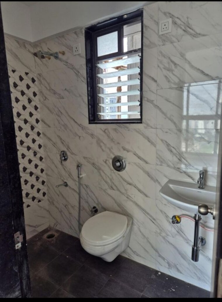 Bathroom, uk-iridium 2 Bedroom 548 Sq.Ft. Apartment In Kandivali East Mumbai 10021246