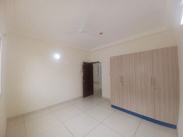 Room in 3.5 BHK Apartment at Prestige Lakeside Habitat, Varthur – for Rent