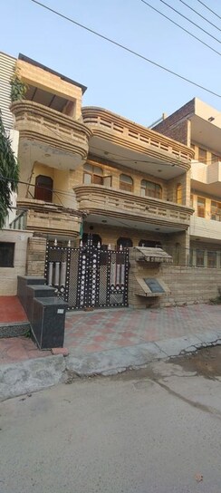 3.5 BHK + Pooja Room Independent House For Sale in Sector 9