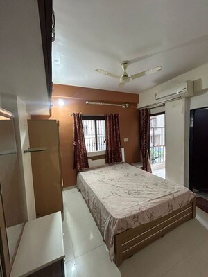 Bedroom in 4 BHK Villa at Thaltej – for Rent