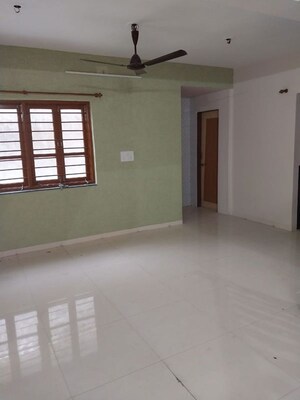 Room in 4 BHK Villa at Thaltej – for Rent