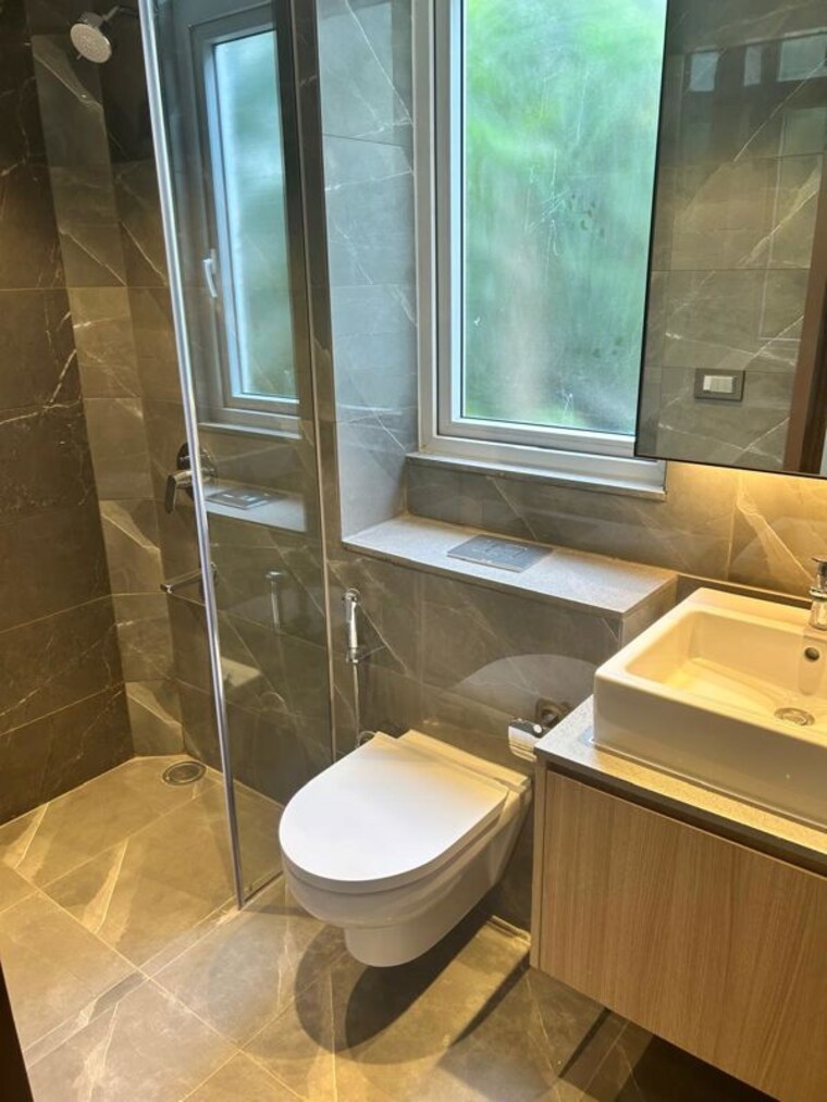 Bathroom, dlf phase ii 5 Bedroom 3150 Sq.Ft. Apartment In Dlf Phase ii Gurgaon 10020500