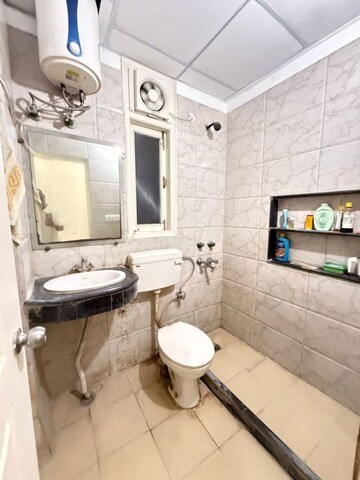 Master Bedroom in 2 BHK Builder Floor at Palm Residency Chhatarpur, Chattarpur – for Rent