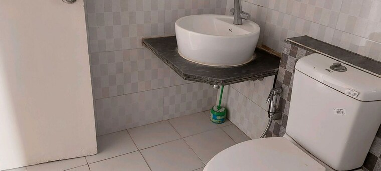 Bathroom, chd-avenue-71 2.5 Bedroom 1198 Sq.Ft. Apartment In Sector 71 Gurgaon 10021279
