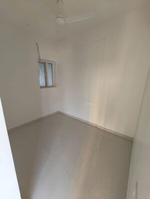 Room in 2 BHK Apartment at Omkar Signet, Malad East – for Rent