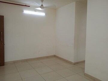Room in 2 BHK Apartment at Omkar Signet, Malad East – for Rent